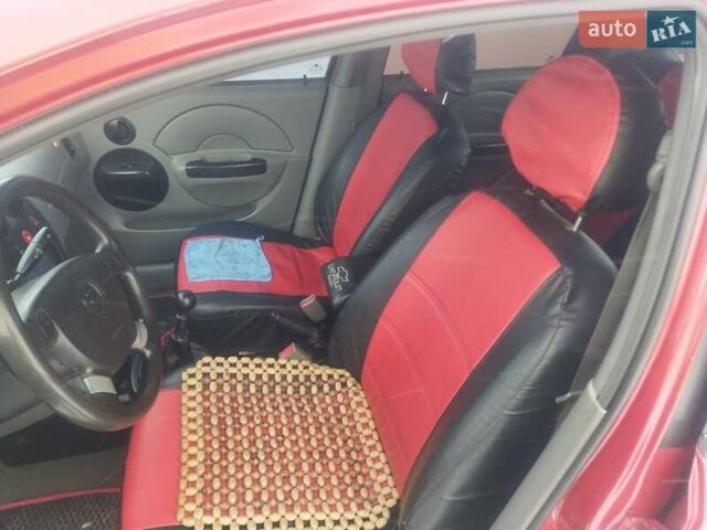 Красный Шевроле Авео, объемом двигателя 1.5 л и пробегом 197 тыс. км за 2900 $, фото 1 на Automoto.ua