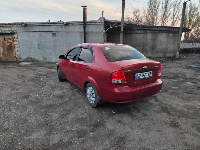 Красный Шевроле Авео, объемом двигателя 1.5 л и пробегом 156 тыс. км за 2500 $, фото 1 на Automoto.ua