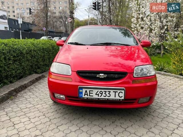 Красный Шевроле Авео, объемом двигателя 1.5 л и пробегом 222 тыс. км за 3500 $, фото 1 на Automoto.ua