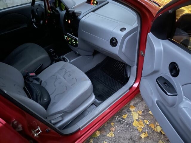 Красный Шевроле Авео, объемом двигателя 1.5 л и пробегом 224 тыс. км за 3200 $, фото 3 на Automoto.ua