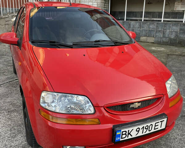 Красный Шевроле Авео, объемом двигателя 1.5 л и пробегом 223 тыс. км за 3200 $, фото 3 на Automoto.ua