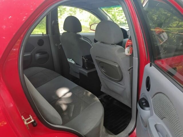 Красный Шевроле Авео, объемом двигателя 1.5 л и пробегом 250 тыс. км за 3500 $, фото 6 на Automoto.ua