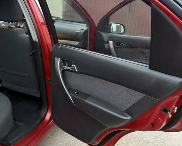 Красный Шевроле Авео, объемом двигателя 1.4 л и пробегом 169 тыс. км за 4200 $, фото 16 на Automoto.ua