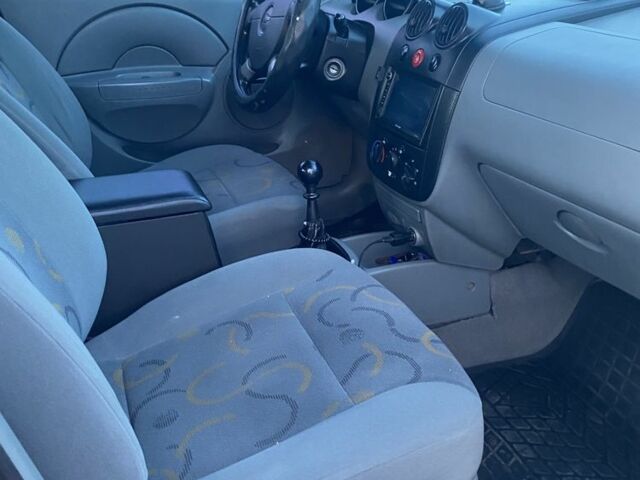 Красный Шевроле Авео, объемом двигателя 1.5 л и пробегом 220 тыс. км за 2700 $, фото 7 на Automoto.ua