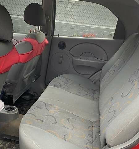 Красный Шевроле Авео, объемом двигателя 1.5 л и пробегом 157 тыс. км за 3700 $, фото 4 на Automoto.ua