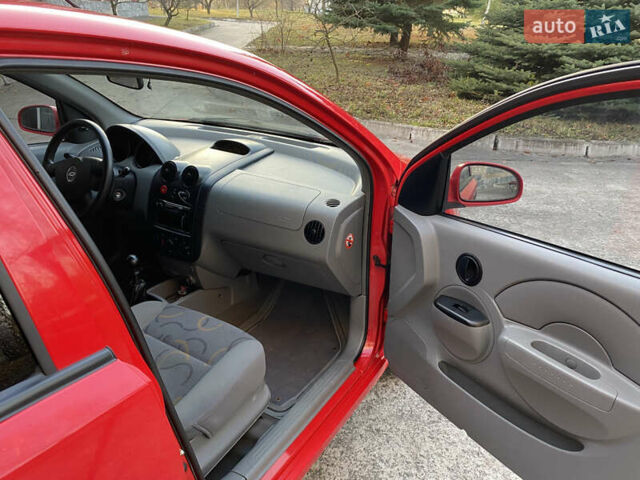 Красный Шевроле Авео, объемом двигателя 1.5 л и пробегом 223 тыс. км за 3200 $, фото 14 на Automoto.ua