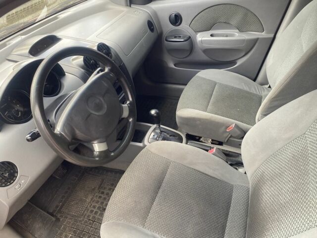 Красный Шевроле Авео, объемом двигателя 1.5 л и пробегом 225 тыс. км за 1250 $, фото 3 на Automoto.ua