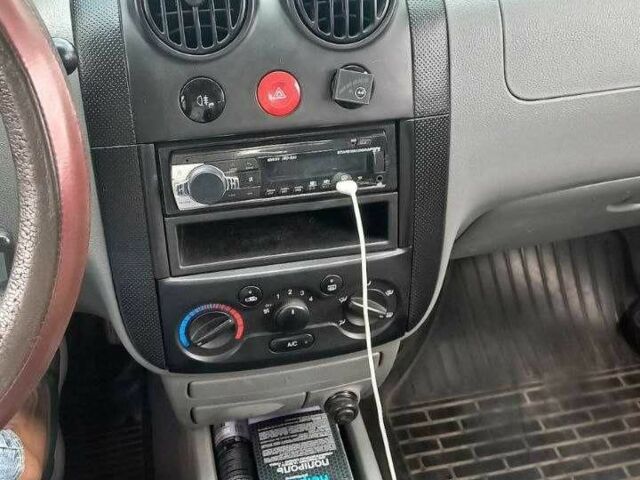 Красный Шевроле Авео, объемом двигателя 1.5 л и пробегом 215 тыс. км за 3000 $, фото 11 на Automoto.ua