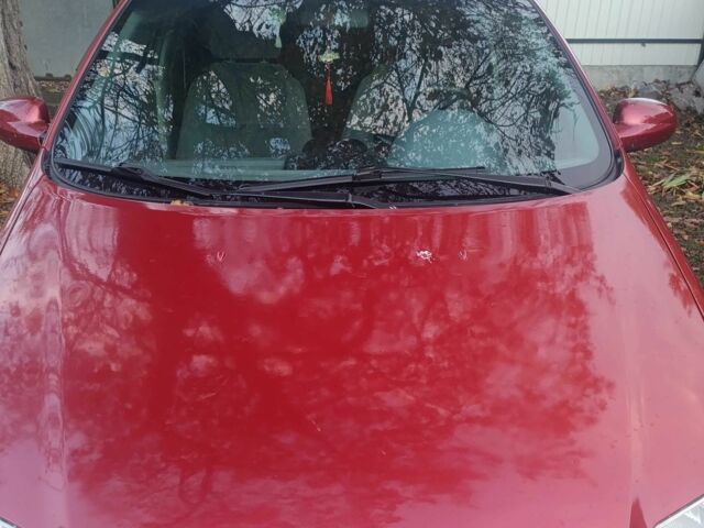 Красный Шевроле Авео, объемом двигателя 1.5 л и пробегом 290 тыс. км за 2400 $, фото 2 на Automoto.ua