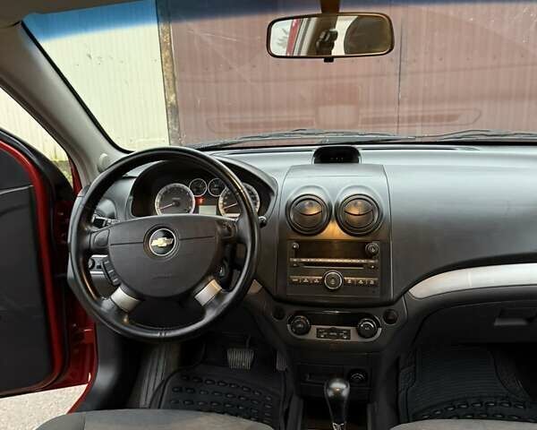Красный Шевроле Авео, объемом двигателя 1.4 л и пробегом 169 тыс. км за 4200 $, фото 19 на Automoto.ua