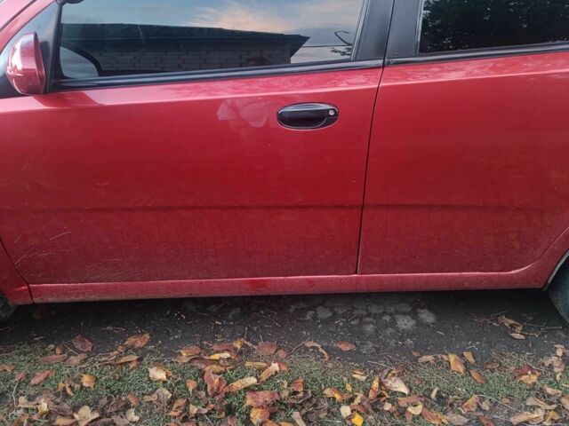 Красный Шевроле Авео, объемом двигателя 1.5 л и пробегом 290 тыс. км за 2400 $, фото 13 на Automoto.ua