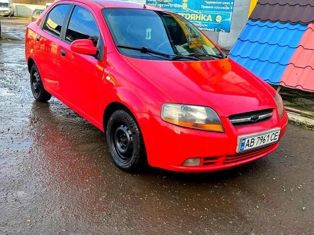 Красный Шевроле Авео, объемом двигателя 1.5 л и пробегом 280 тыс. км за 1950 $, фото 2 на Automoto.ua