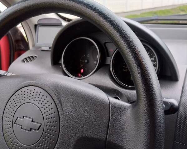 Красный Шевроле Авео, объемом двигателя 1.5 л и пробегом 185 тыс. км за 3000 $, фото 21 на Automoto.ua