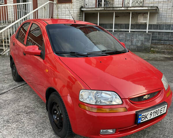 Красный Шевроле Авео, объемом двигателя 1.5 л и пробегом 223 тыс. км за 3200 $, фото 2 на Automoto.ua