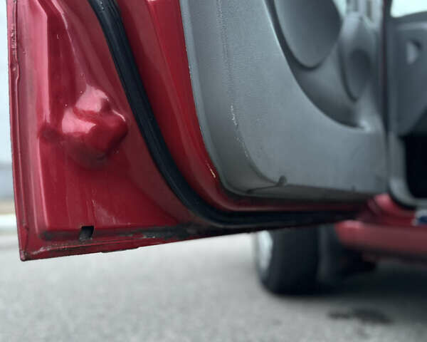 Красный Шевроле Авео, объемом двигателя 1.5 л и пробегом 268 тыс. км за 3500 $, фото 13 на Automoto.ua