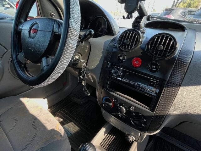 Красный Шевроле Авео, объемом двигателя 0 л и пробегом 191 тыс. км за 2500 $, фото 7 на Automoto.ua