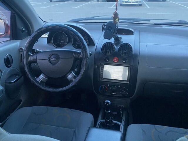 Красный Шевроле Авео, объемом двигателя 1.5 л и пробегом 220 тыс. км за 2700 $, фото 5 на Automoto.ua