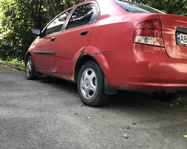 Красный Шевроле Авео, объемом двигателя 1.5 л и пробегом 220 тыс. км за 1100 $, фото 1 на Automoto.ua