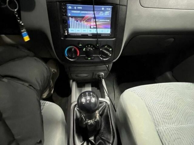 Красный Шевроле Авео, объемом двигателя 1.2 л и пробегом 210 тыс. км за 2700 $, фото 4 на Automoto.ua