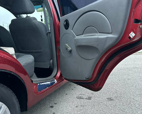 Красный Шевроле Авео, объемом двигателя 1.5 л и пробегом 268 тыс. км за 3500 $, фото 16 на Automoto.ua