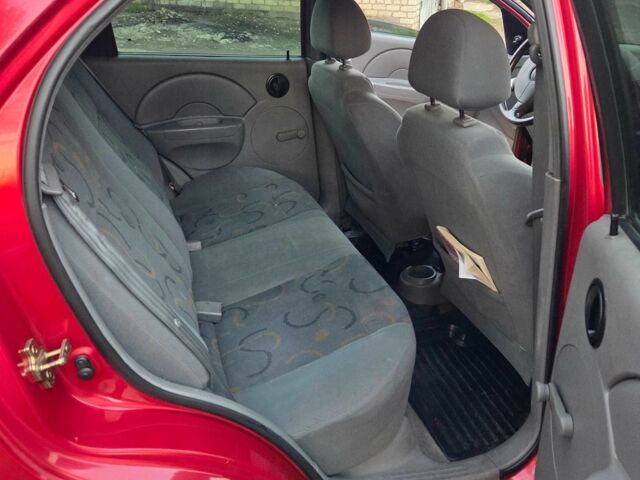 Красный Шевроле Авео, объемом двигателя 1.5 л и пробегом 156 тыс. км за 2500 $, фото 5 на Automoto.ua