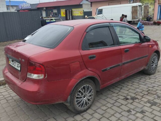 Красный Шевроле Авео, объемом двигателя 1.5 л и пробегом 300 тыс. км за 1700 $, фото 3 на Automoto.ua