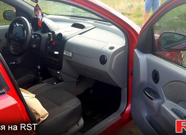 Червоний Шевроле Авео, об'ємом двигуна 1.5 л та пробігом 262 тис. км за 3200 $, фото 2 на Automoto.ua