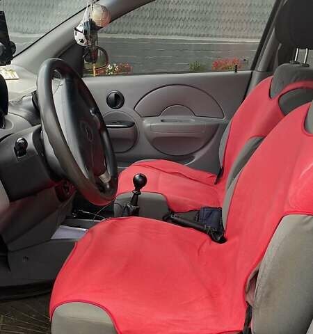 Красный Шевроле Авео, объемом двигателя 1.5 л и пробегом 157 тыс. км за 3700 $, фото 3 на Automoto.ua