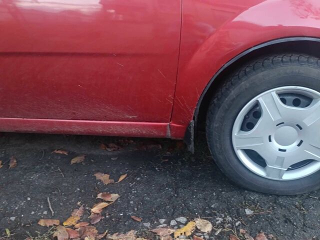 Красный Шевроле Авео, объемом двигателя 1.5 л и пробегом 290 тыс. км за 2400 $, фото 8 на Automoto.ua