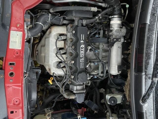 Красный Шевроле Авео, объемом двигателя 1.5 л и пробегом 224 тыс. км за 3200 $, фото 7 на Automoto.ua