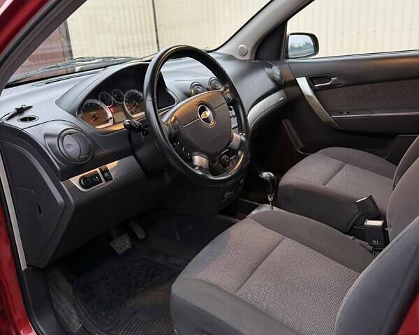 Красный Шевроле Авео, объемом двигателя 1.4 л и пробегом 169 тыс. км за 4200 $, фото 17 на Automoto.ua