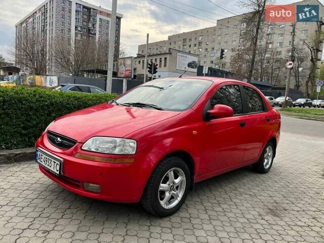 Красный Шевроле Авео, объемом двигателя 1.5 л и пробегом 222 тыс. км за 3500 $, фото 6 на Automoto.ua