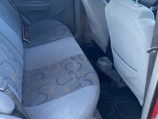 Красный Шевроле Авео, объемом двигателя 1.5 л и пробегом 220 тыс. км за 2700 $, фото 6 на Automoto.ua