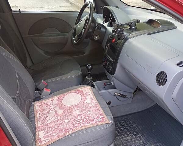 Красный Шевроле Авео, объемом двигателя 1.5 л и пробегом 185 тыс. км за 3500 $, фото 4 на Automoto.ua