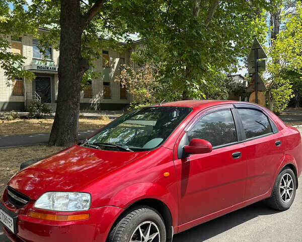 Красный Шевроле Авео, объемом двигателя 1.5 л и пробегом 179 тыс. км за 3500 $, фото 2 на Automoto.ua