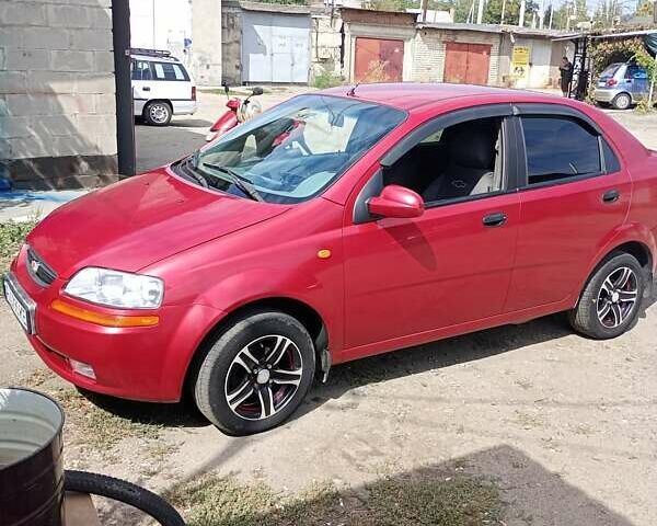 Красный Шевроле Авео, объемом двигателя 1.5 л и пробегом 185 тыс. км за 3500 $, фото 5 на Automoto.ua