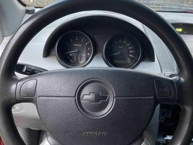 Красный Шевроле Авео, объемом двигателя 1.5 л и пробегом 224 тыс. км за 3200 $, фото 6 на Automoto.ua