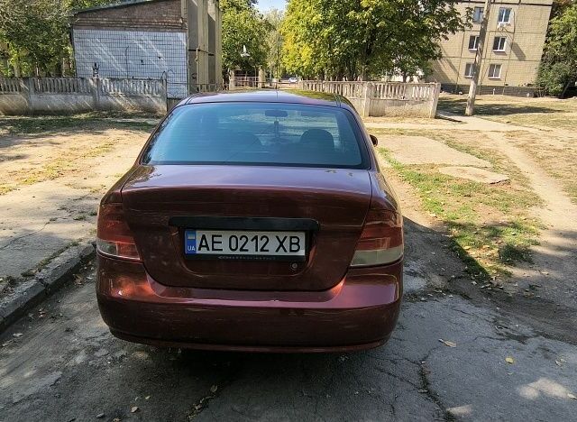 Красный Шевроле Авео, объемом двигателя 1.5 л и пробегом 225 тыс. км за 4500 $, фото 4 на Automoto.ua