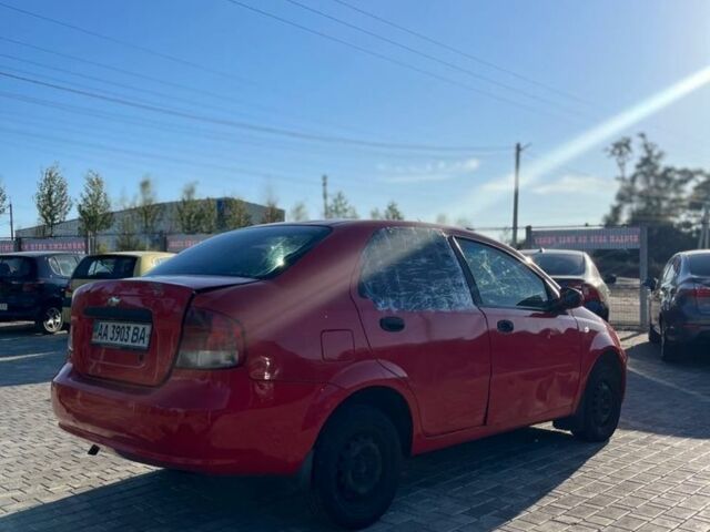 Красный Шевроле Авео, объемом двигателя 1.5 л и пробегом 100 тыс. км за 1950 $, фото 3 на Automoto.ua