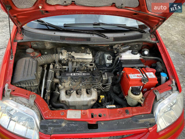 Красный Шевроле Авео, объемом двигателя 1.5 л и пробегом 223 тыс. км за 3200 $, фото 15 на Automoto.ua