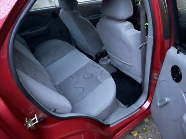 Красный Шевроле Авео, объемом двигателя 1.5 л и пробегом 224 тыс. км за 3200 $, фото 4 на Automoto.ua