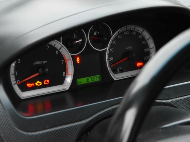 Красный Шевроле Авео, объемом двигателя 1.5 л и пробегом 87 тыс. км за 4800 $, фото 15 на Automoto.ua