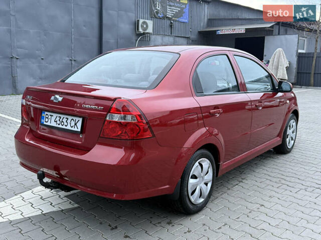 Красный Шевроле Авео, объемом двигателя 1.4 л и пробегом 180 тыс. км за 3300 $, фото 4 на Automoto.ua
