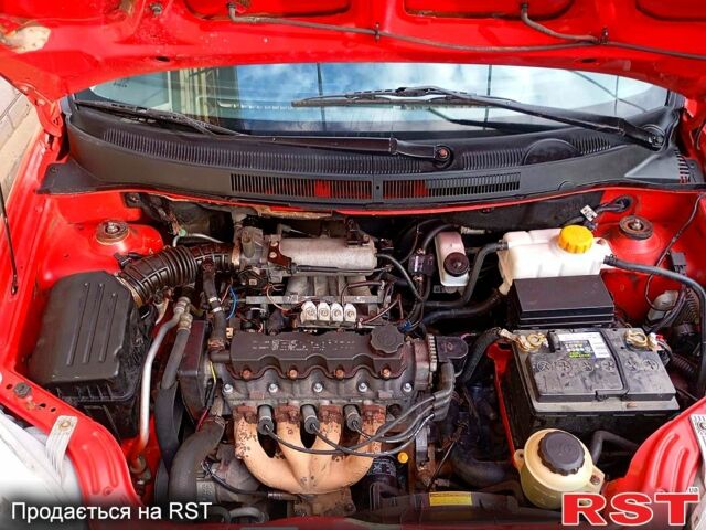 Красный Шевроле Авео, объемом двигателя 1.5 л и пробегом 240 тыс. км за 3500 $, фото 2 на Automoto.ua