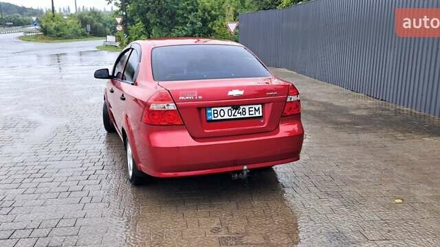 Красный Шевроле Авео, объемом двигателя 1.5 л и пробегом 194 тыс. км за 3000 $, фото 1 на Automoto.ua