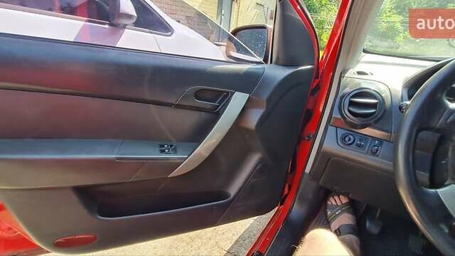 Красный Шевроле Авео, объемом двигателя 1.5 л и пробегом 178 тыс. км за 2699 $, фото 11 на Automoto.ua
