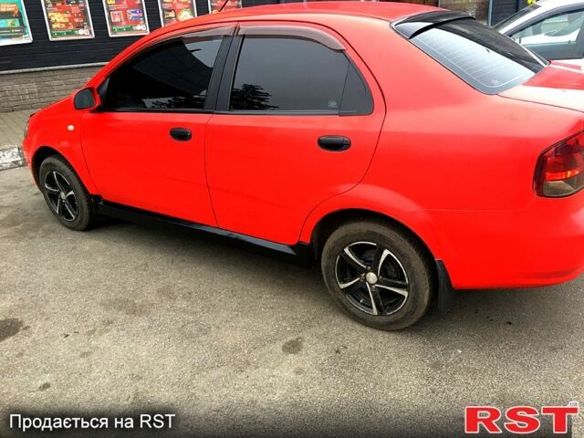 Красный Шевроле Авео, объемом двигателя 1.5 л и пробегом 280 тыс. км за 2800 $, фото 1 на Automoto.ua