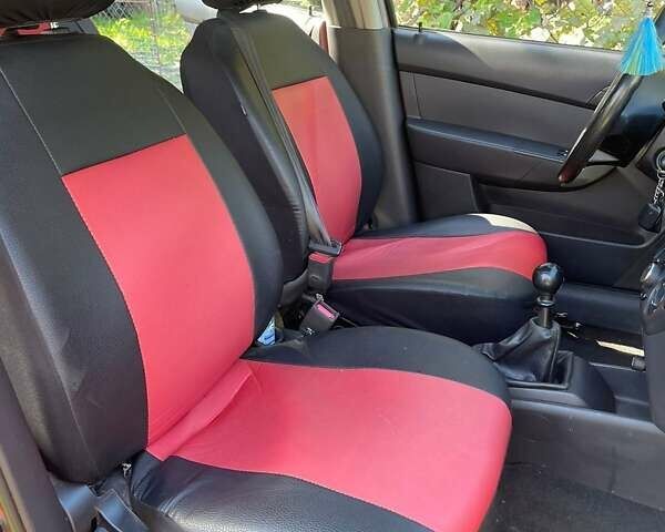 Красный Шевроле Авео, объемом двигателя 1.5 л и пробегом 210 тыс. км за 3400 $, фото 14 на Automoto.ua