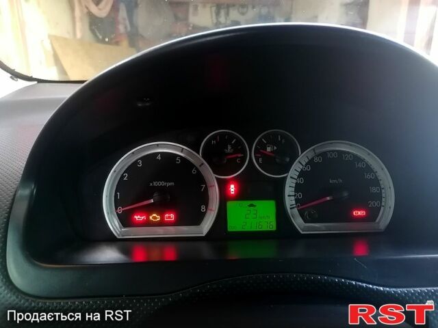 Червоний Шевроле Авео, об'ємом двигуна 1.5 л та пробігом 213 тис. км за 4000 $, фото 5 на Automoto.ua