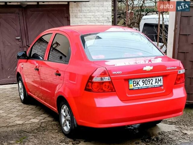 Красный Шевроле Авео, объемом двигателя 1.5 л и пробегом 113 тыс. км за 3900 $, фото 2 на Automoto.ua